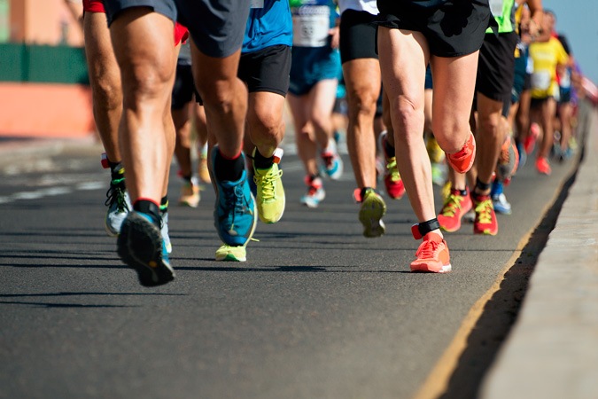 corrida-rua-exercicios-fisicos-shutterstock