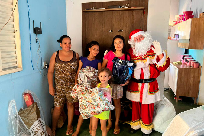 Cartinhas deixadas na Casa do Papai Noel são atendidas