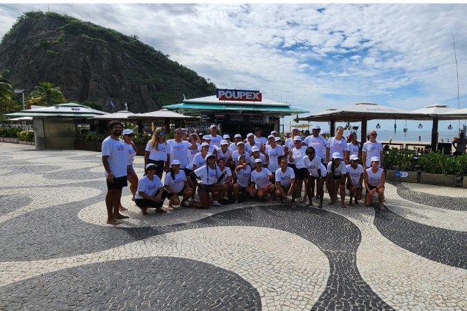 Alunos de HIIT durante aula no quiosque da POUPEX no Rio de Janeiro)